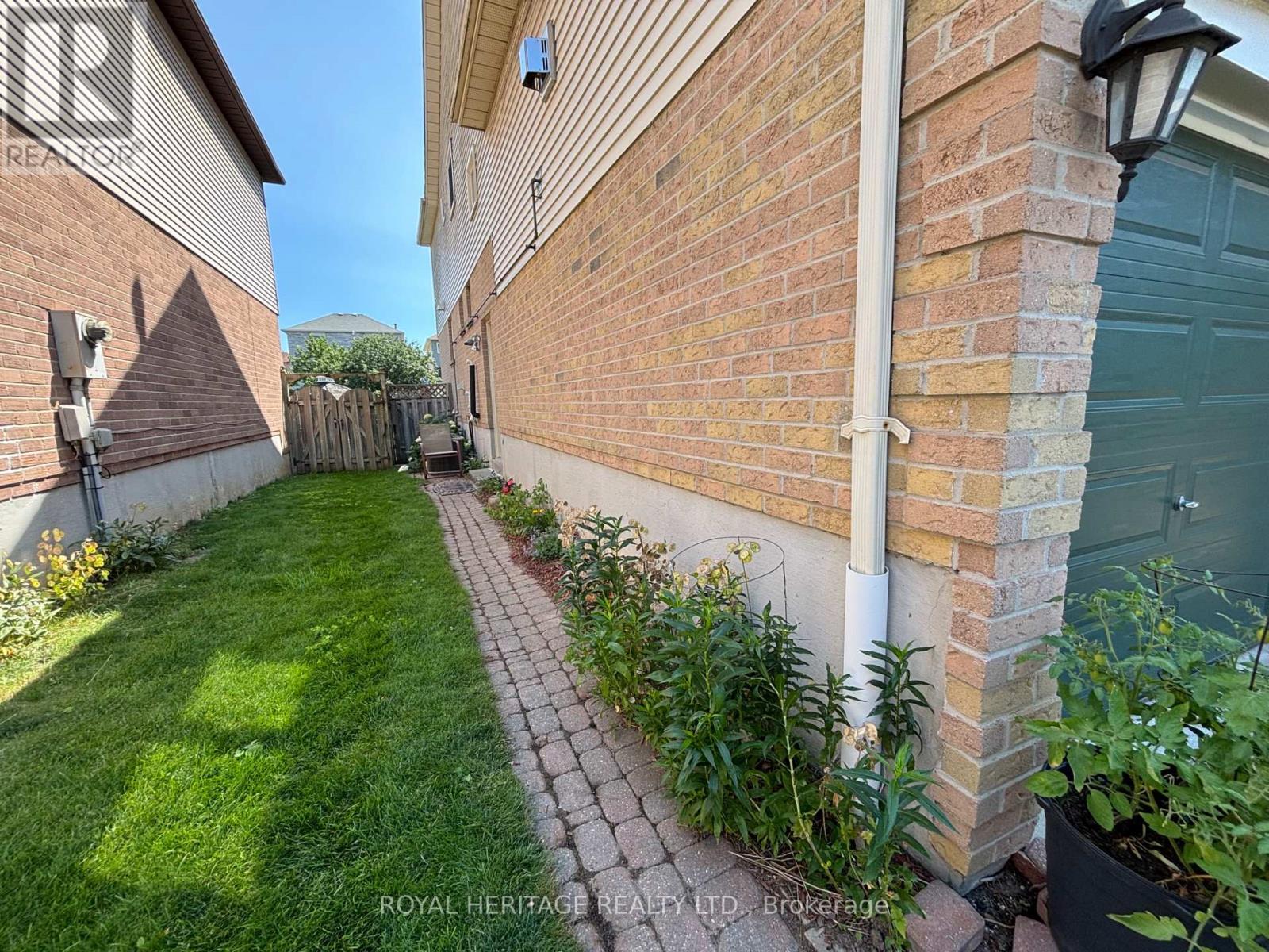 9 Dowers Drive, Ajax, Ontario  L1T 3C8 - Photo 3 - E13607436