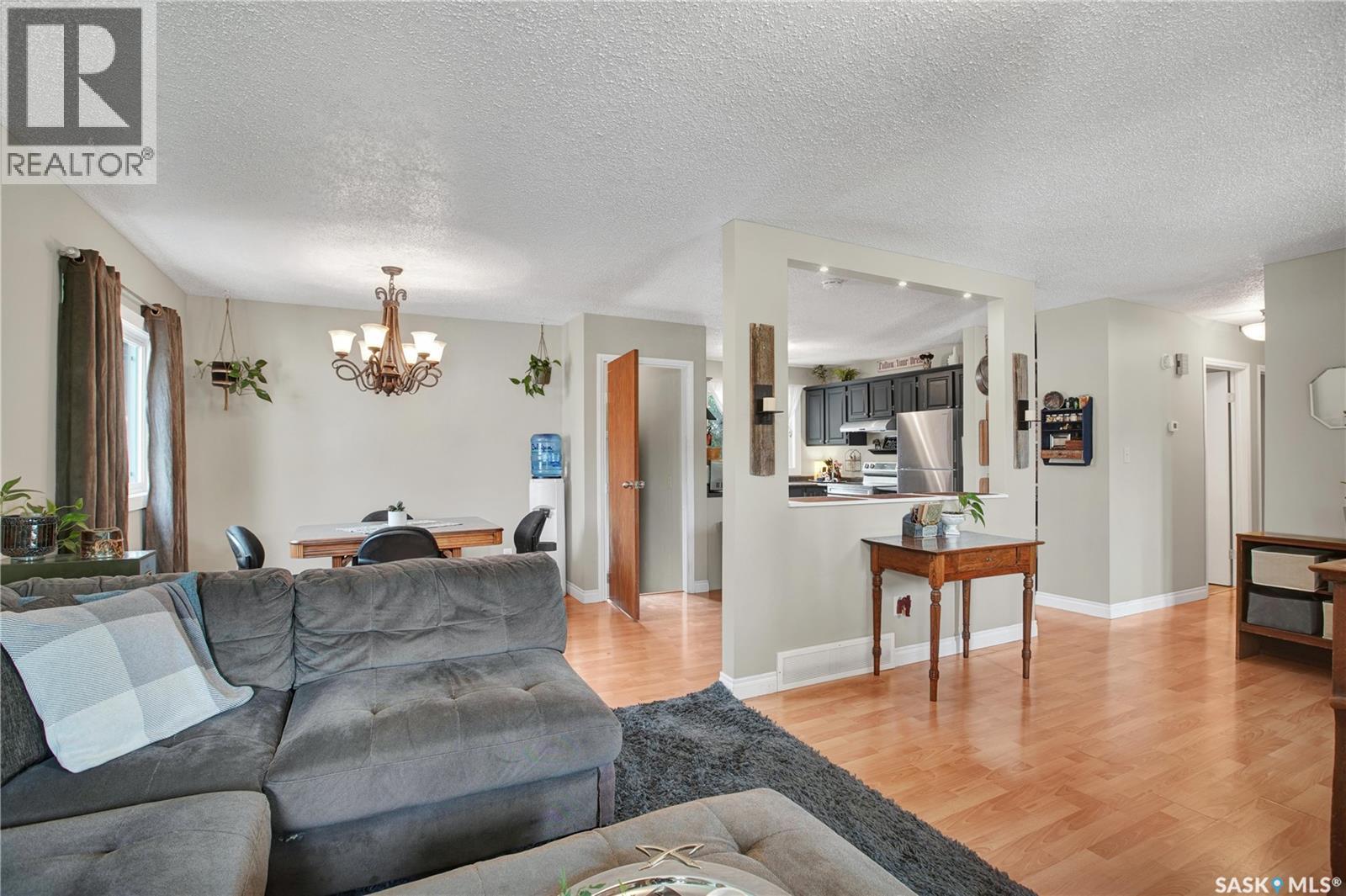 506 4th Avenue, Warman, Saskatchewan  S0K 4S0 - Photo 6 - SK043596