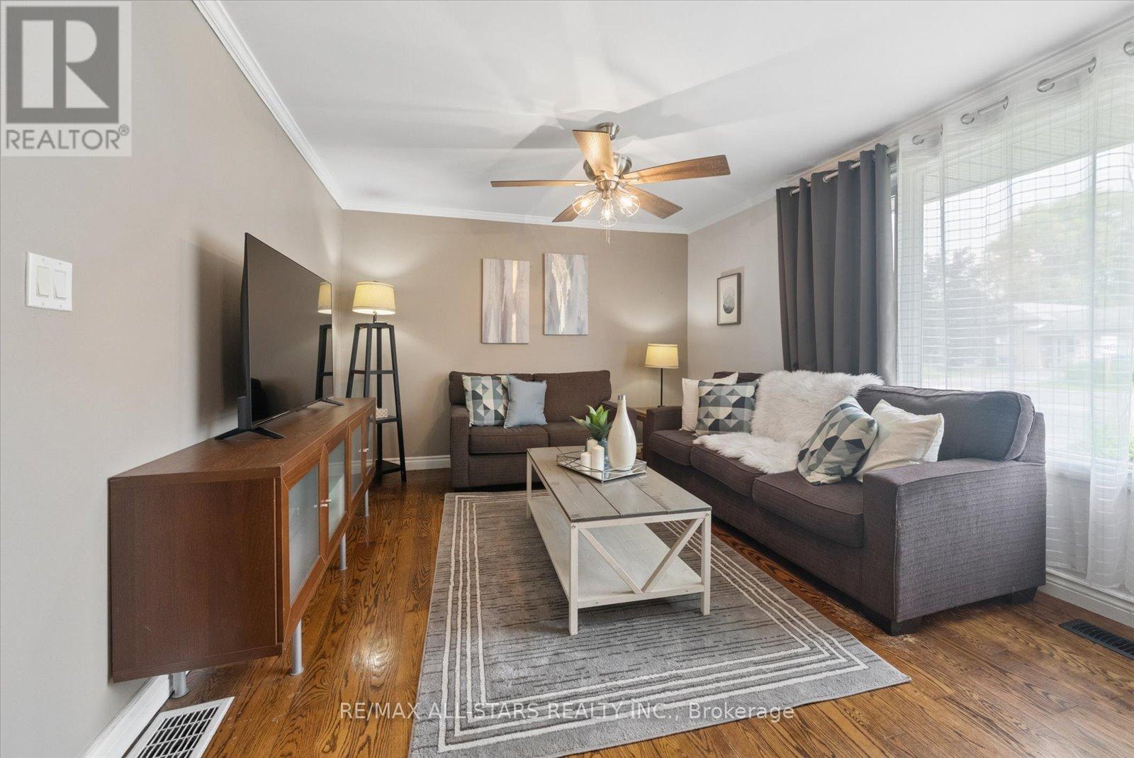 340 Walter Drive, Georgina, Ontario  L4P 3A7 - Photo 6 - N13505488
