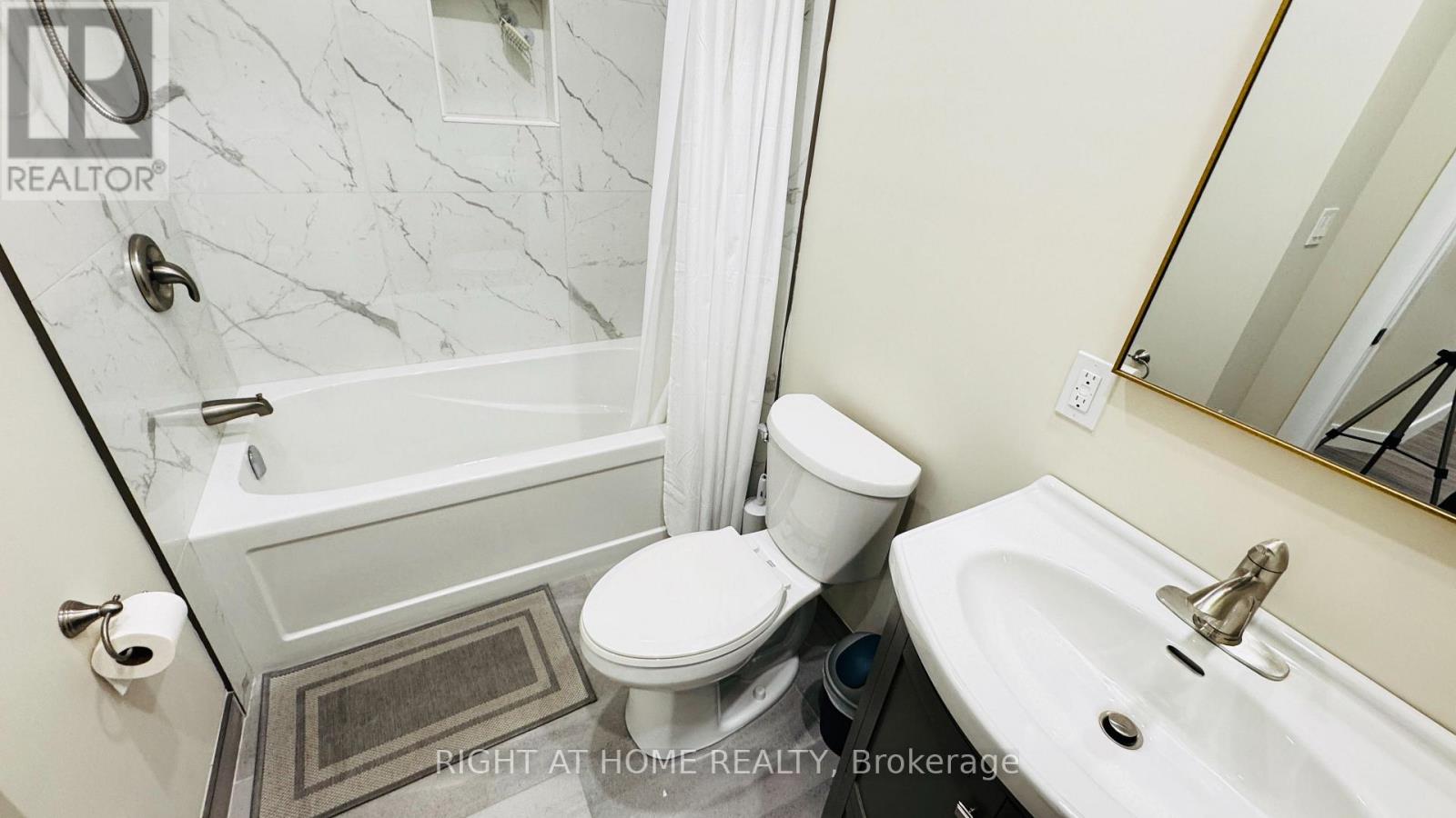 Back Unit - 346 Ashland Avenue, London East, Ontario  N5W 4E8 - Photo 3 - X13607524