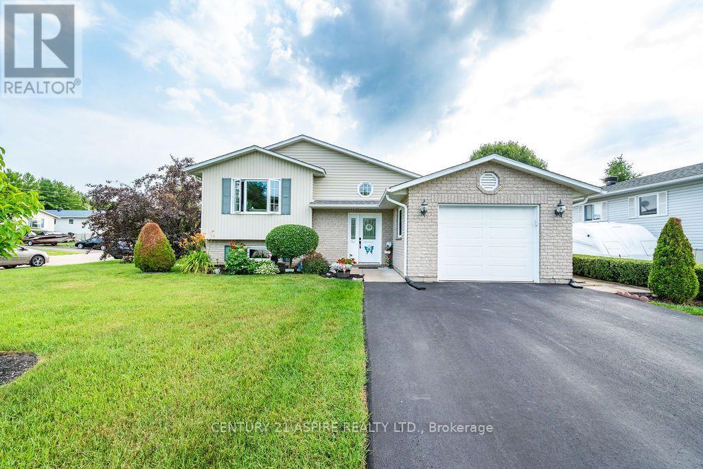3 HIGHLAND PARK DRIVE, Petawawa, Ontario