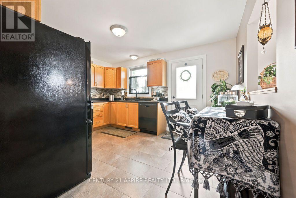 3 Highland Park Drive, Petawawa, Ontario  K8H 3S2 - Photo 11 - X13607504