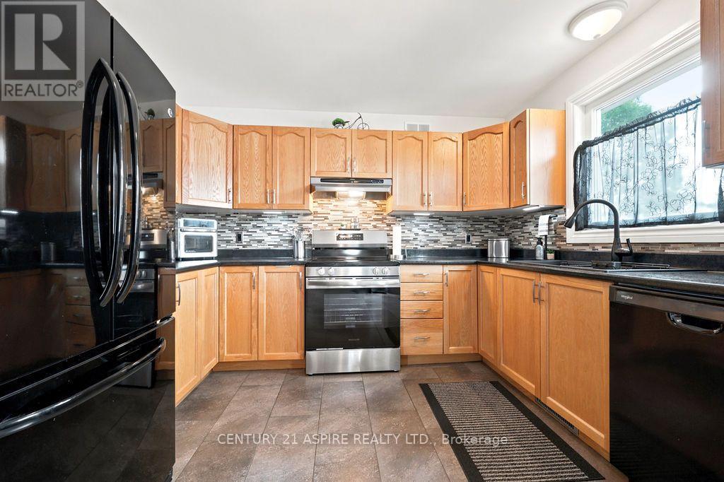 3 Highland Park Drive, Petawawa, Ontario  K8H 3S2 - Photo 15 - X13607504