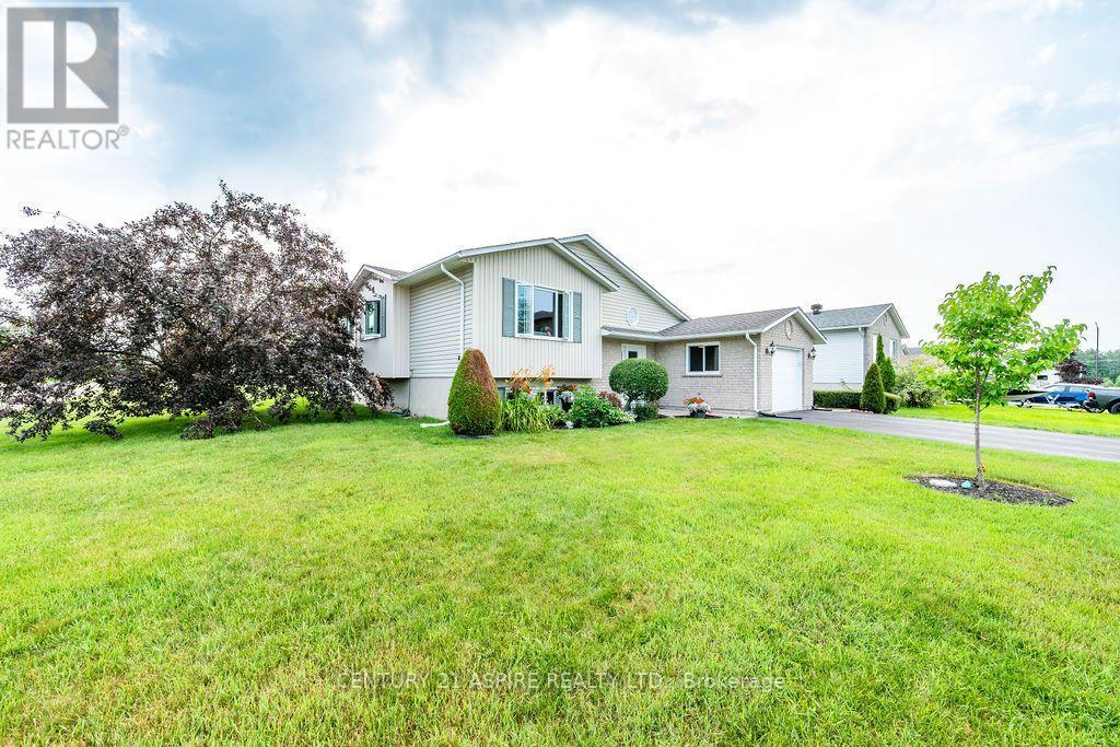 3 Highland Park Drive, Petawawa, Ontario  K8H 3S2 - Photo 3 - X13607504