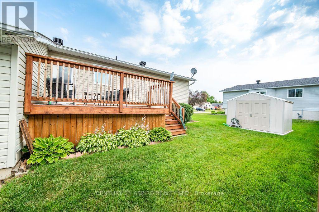 3 Highland Park Drive, Petawawa, Ontario  K8H 3S2 - Photo 41 - X13607504