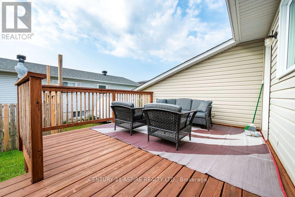 3 Highland Park Drive, Petawawa, Ontario  K8H 3S2 - Photo 42 - X13607504