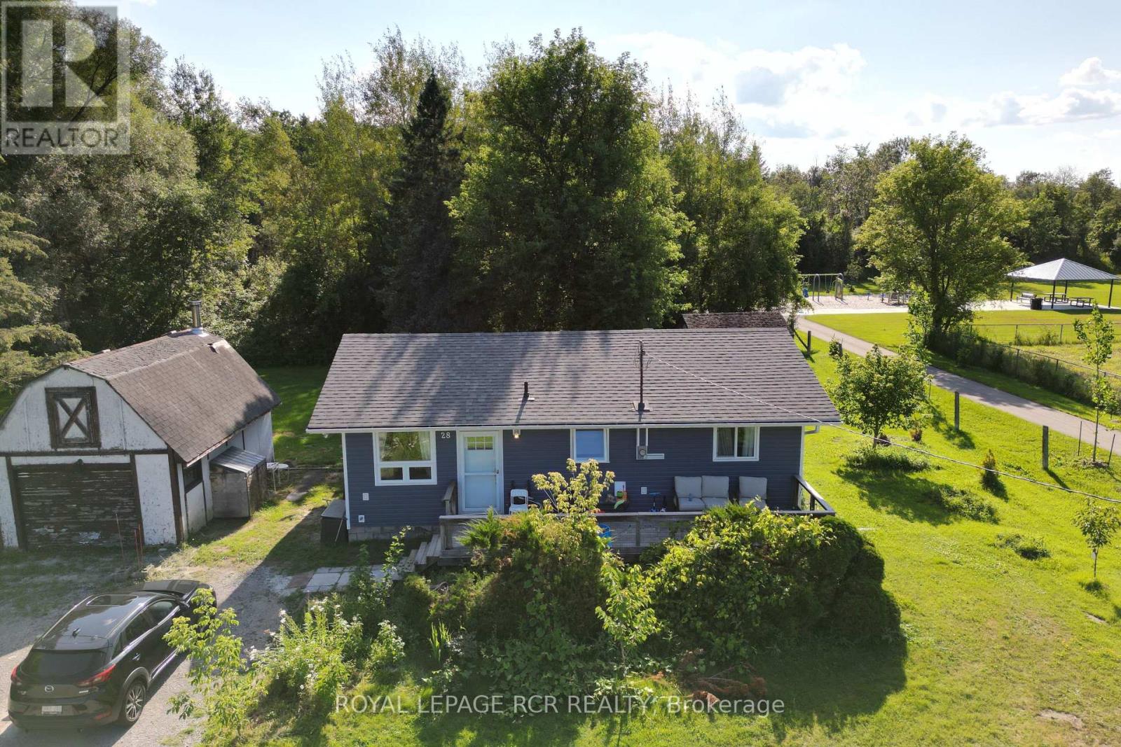 28 BLAKE STREET, East Gwillimbury, Ontario