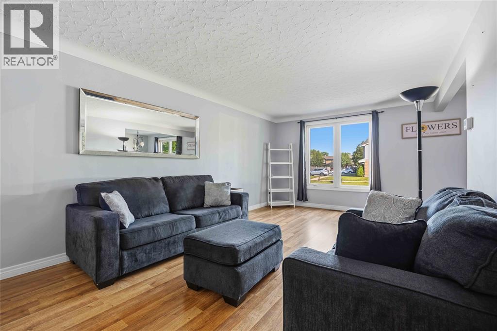 48 York Crescent, Sarnia photo 4