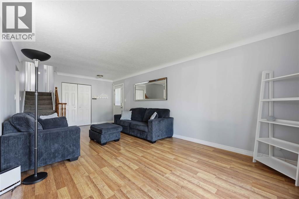 48 York Crescent, Sarnia photo 5