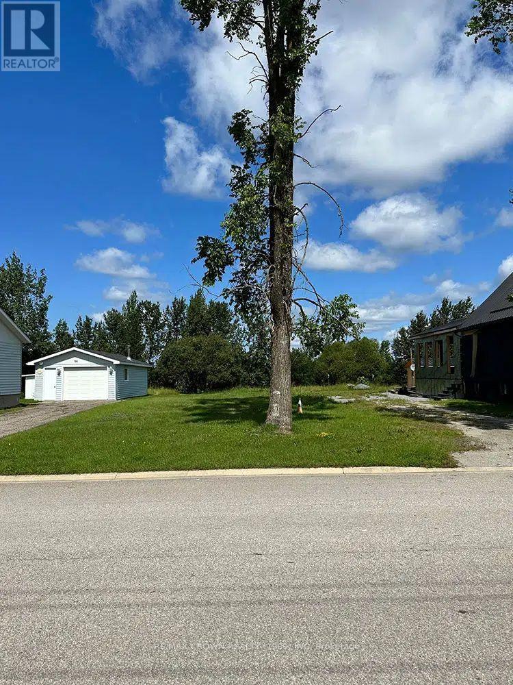 100 HOLLYWOOD AVENUE, Smooth Rock Falls, Ontario