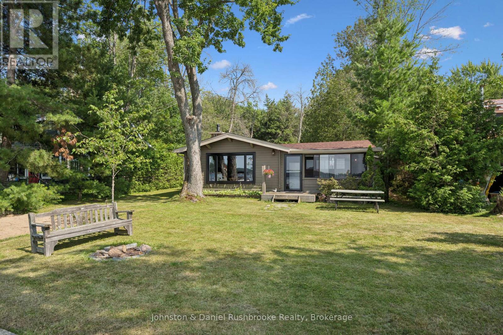 1046 Golden Point Road W, Bracebridge (Monck (Bracebridge)), Ontario  P1L 1W8 - Photo 2 - X13607594