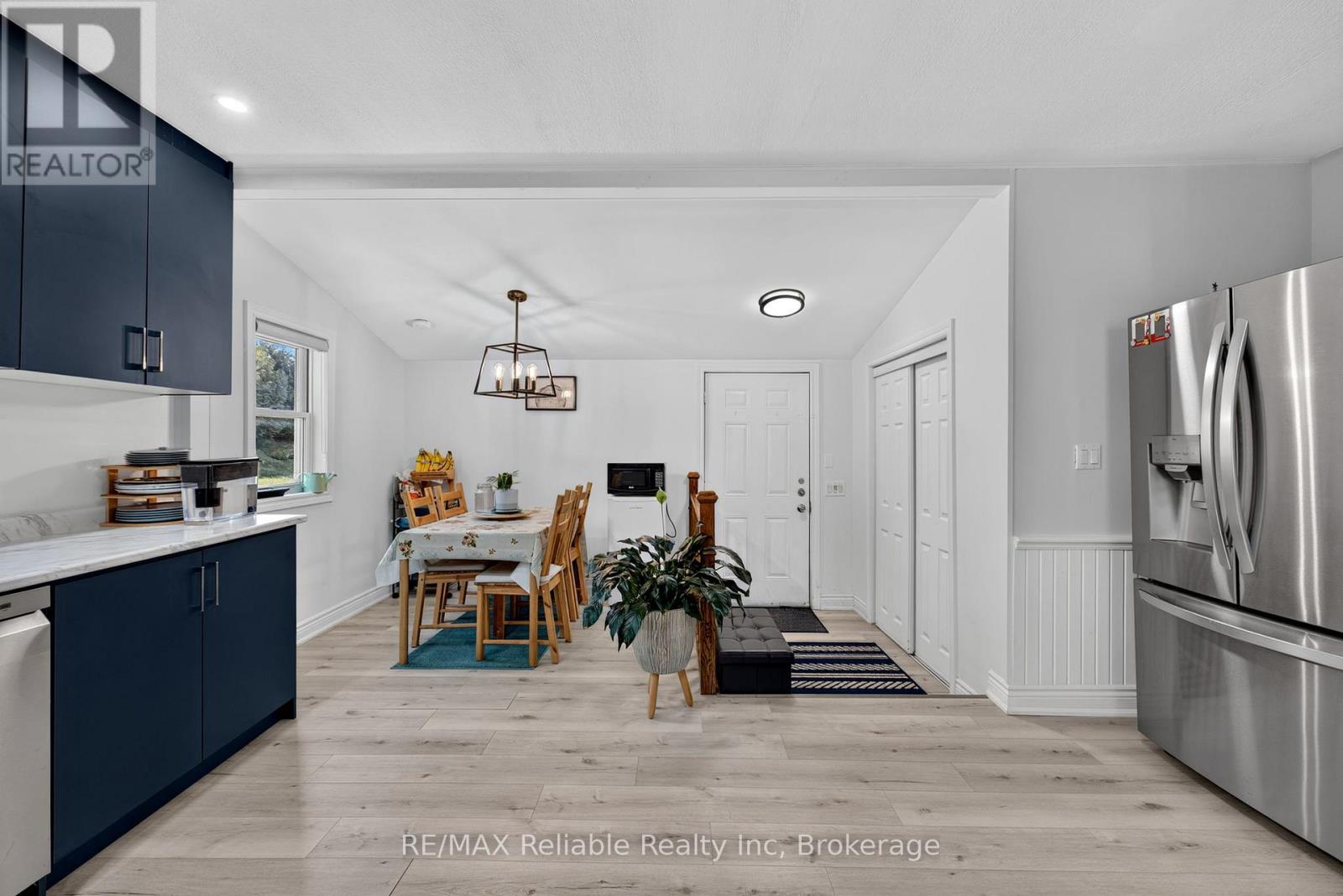 39 Main Street E, Bluewater (Zurich), Ontario  N0M 2T0 - Photo 15 - X13607664