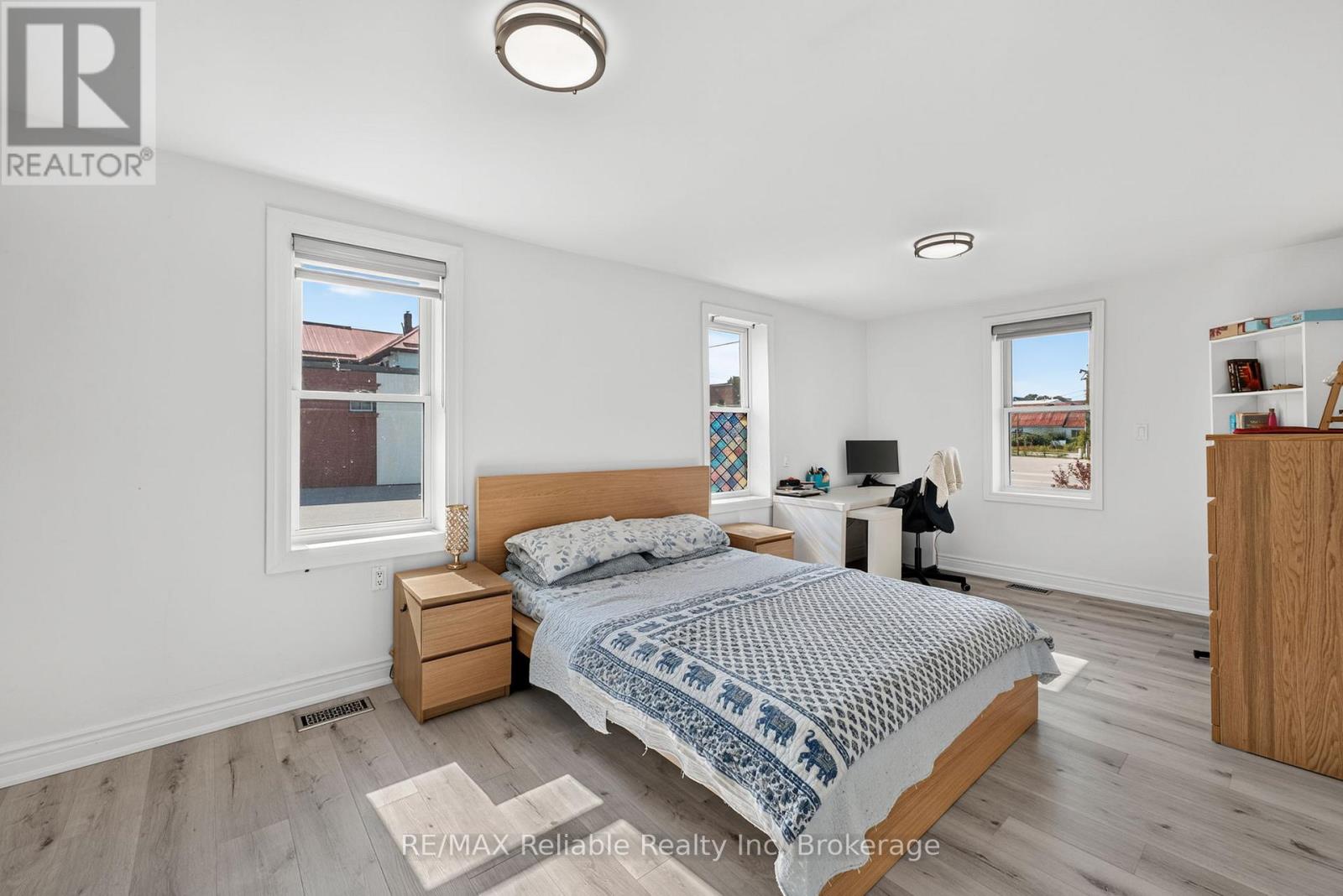 39 Main Street E, Bluewater (Zurich), Ontario  N0M 2T0 - Photo 19 - X13607664