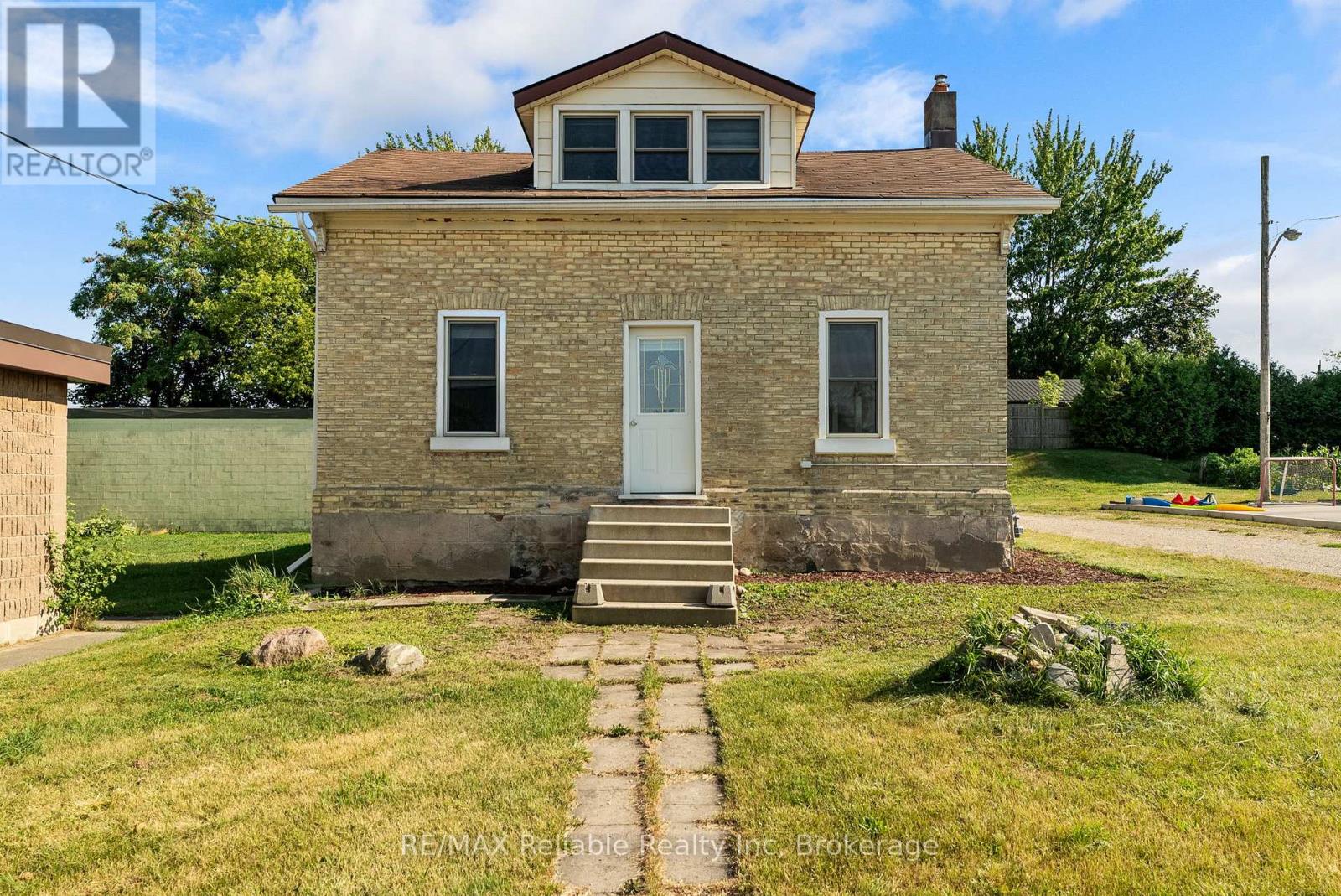 39 Main Street E, Bluewater (Zurich), Ontario  N0M 2T0 - Photo 4 - X13607664