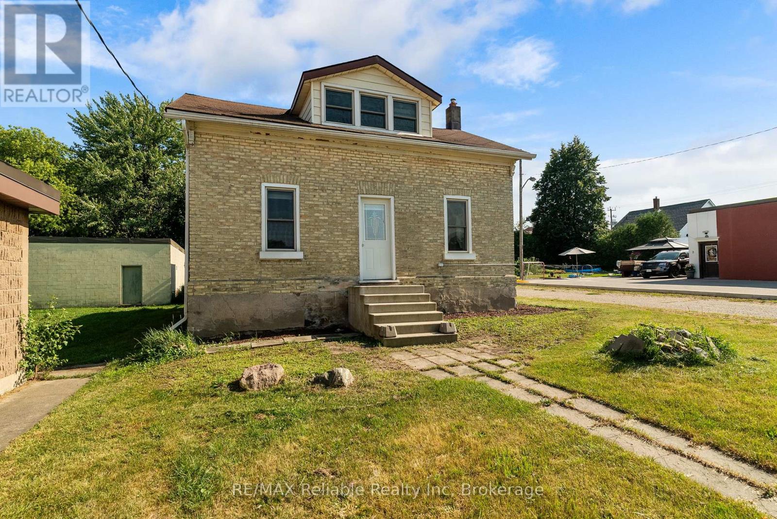 39 Main Street E, Bluewater (Zurich), Ontario  N0M 2T0 - Photo 5 - X13607664
