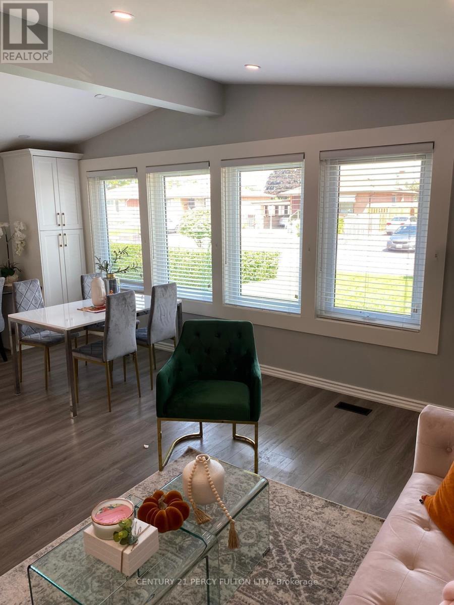 876 Antonio Street, Pickering, Ontario  L1W 1T3 - Photo 10 - E13607662
