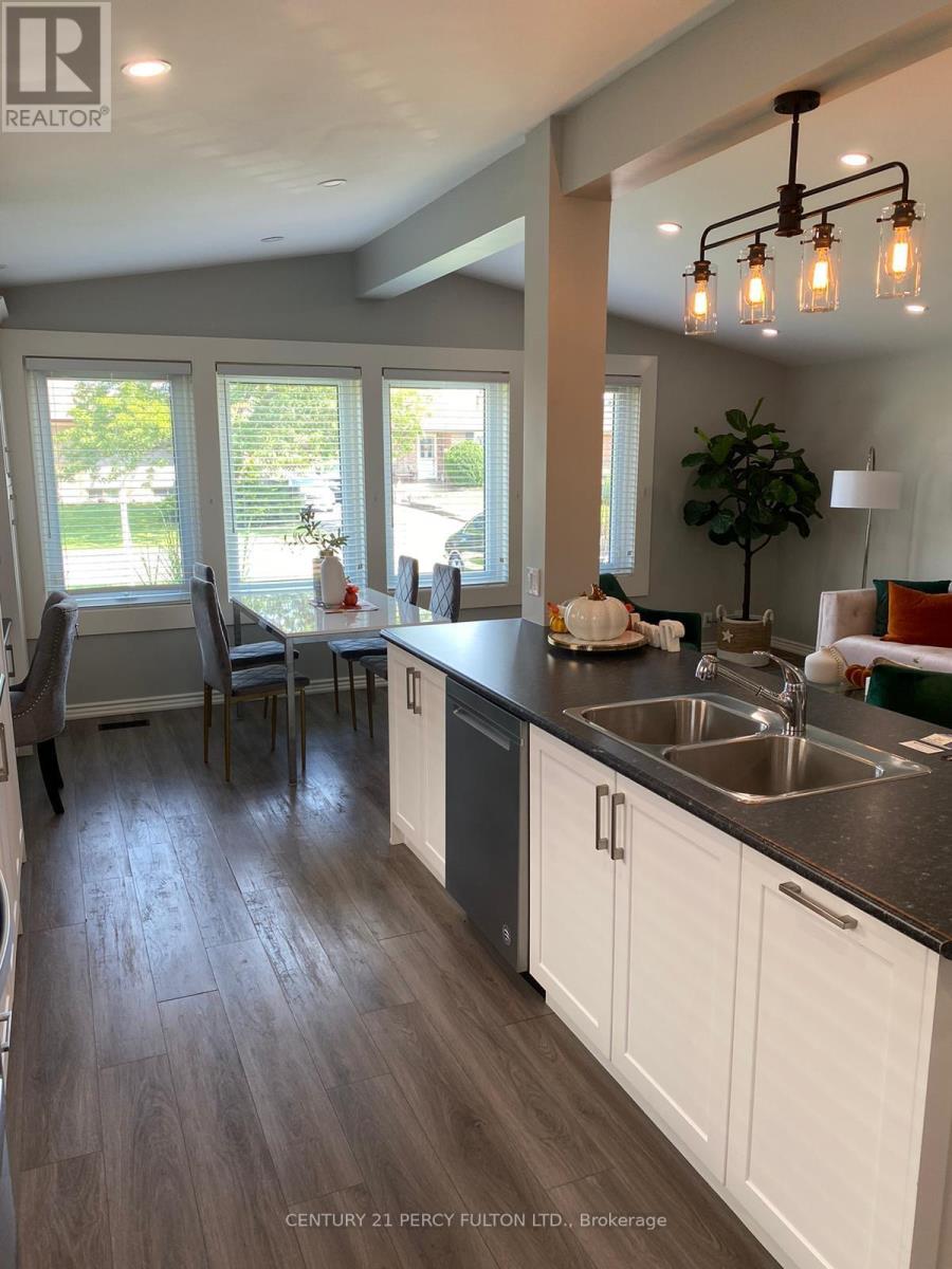 876 Antonio Street, Pickering, Ontario  L1W 1T3 - Photo 5 - E13607662