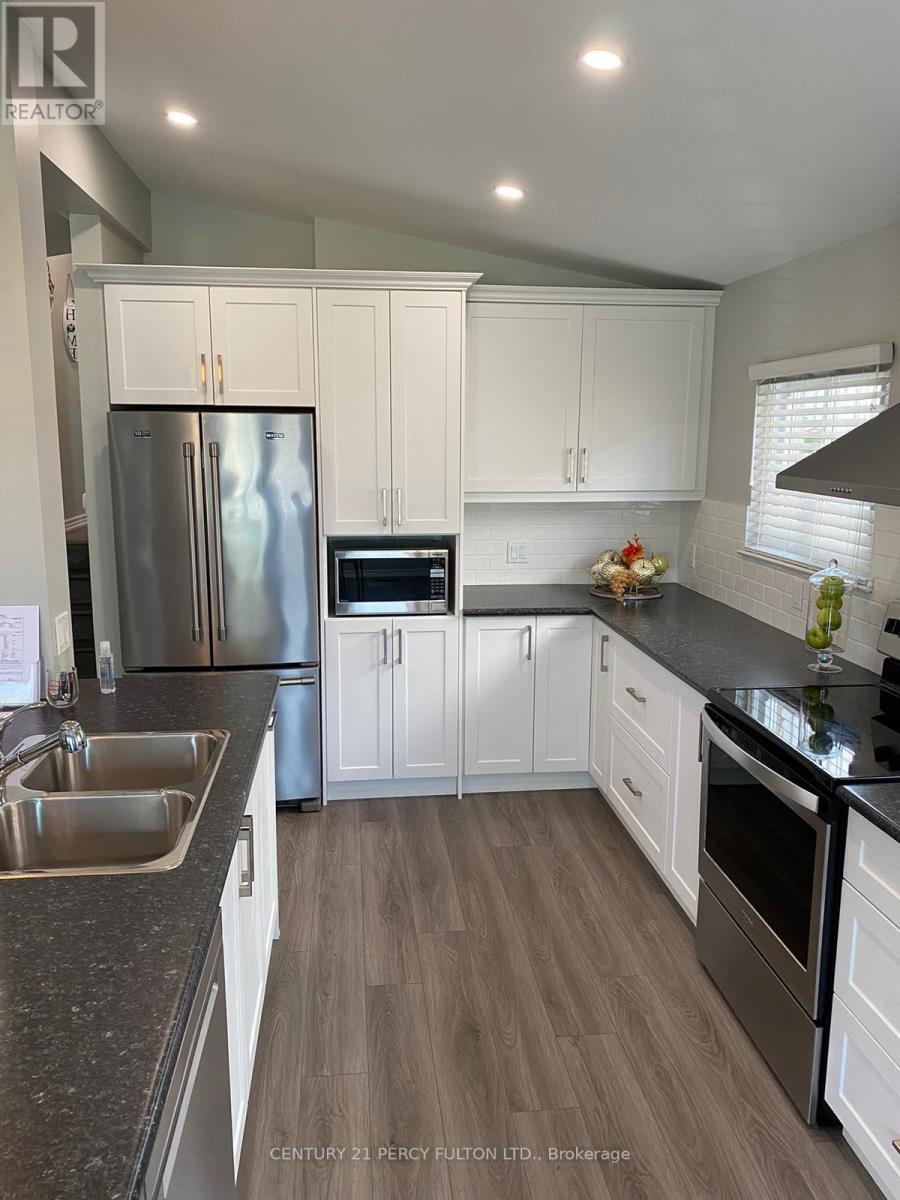 876 Antonio Street, Pickering, Ontario  L1W 1T3 - Photo 8 - E13607662