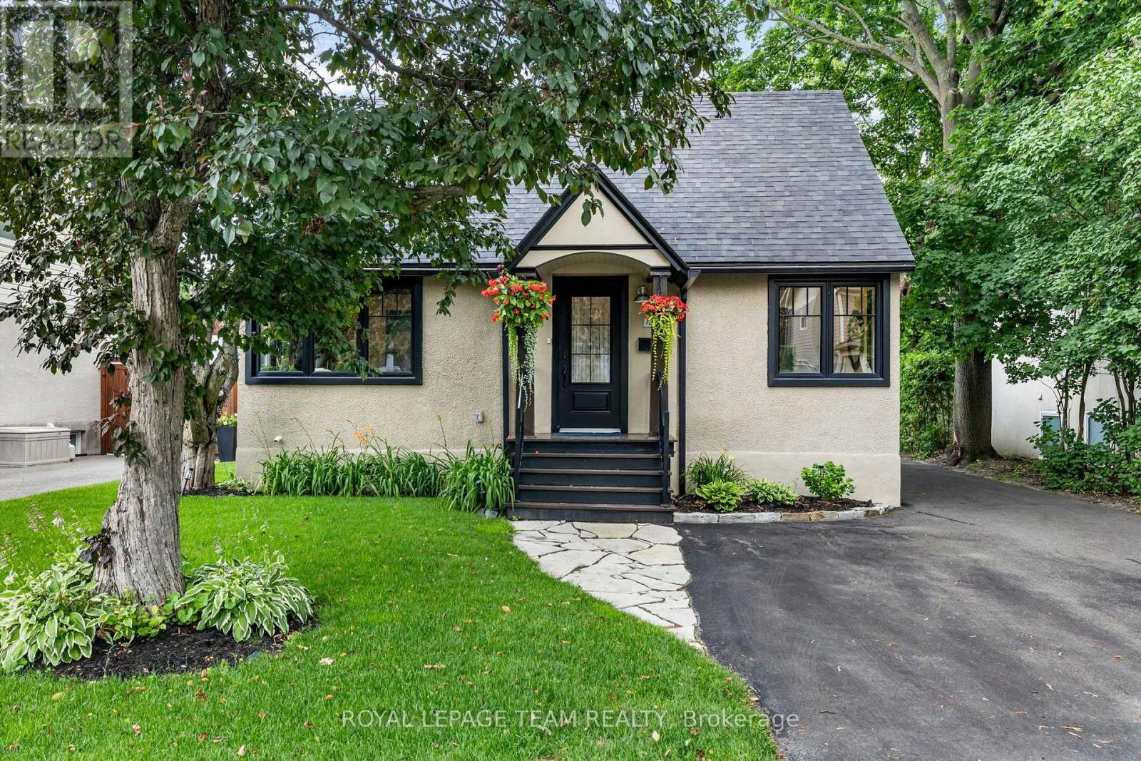 185 Camelia Avenue, Ottawa, Ontario  K1K 2X7 - Photo 2 - X13607606