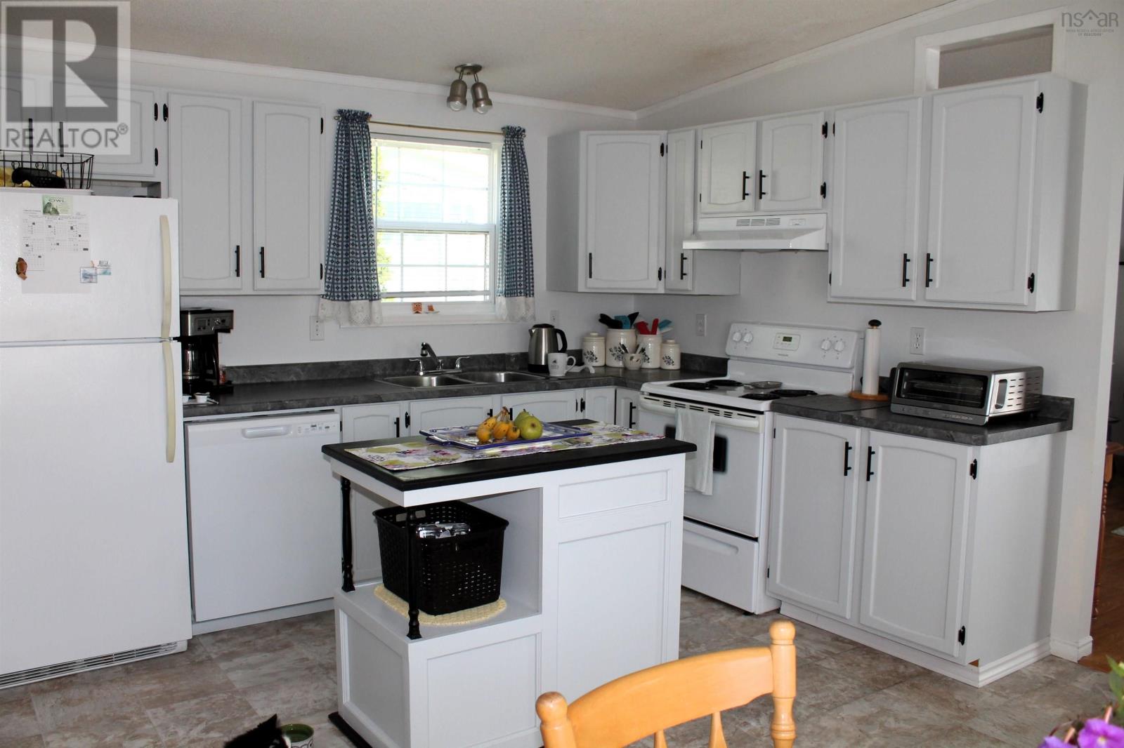 5 Covey Street, Bridgewater, Nova Scotia  B4V 4B9 - Photo 5 - 202618692