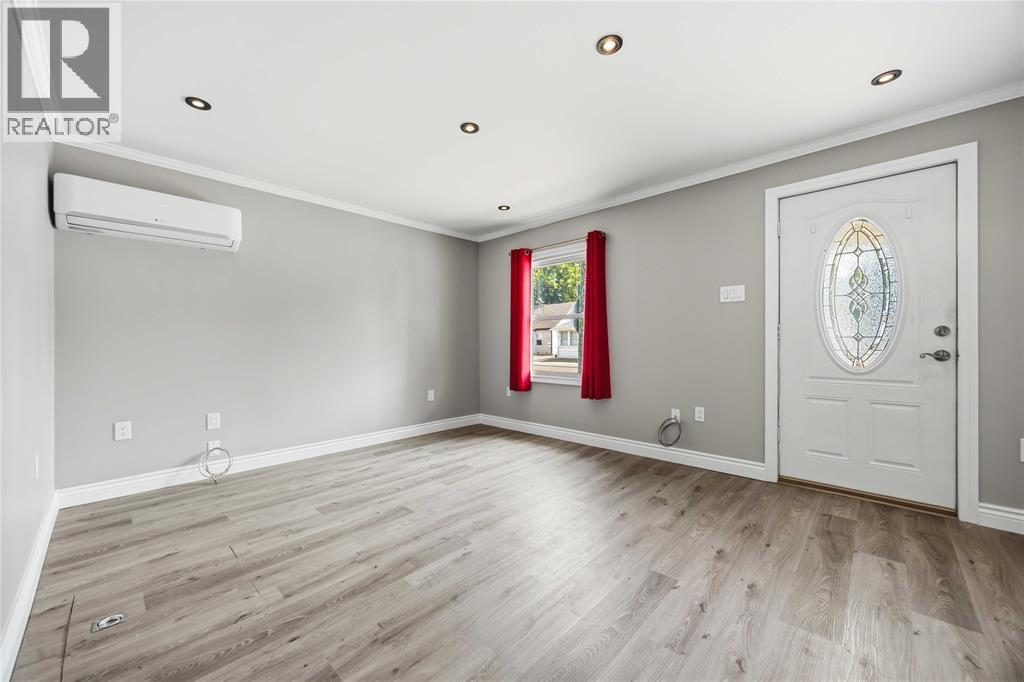 6 McNaughton AVENUE Wallaceburg Ontario Canada N8A1R8 4