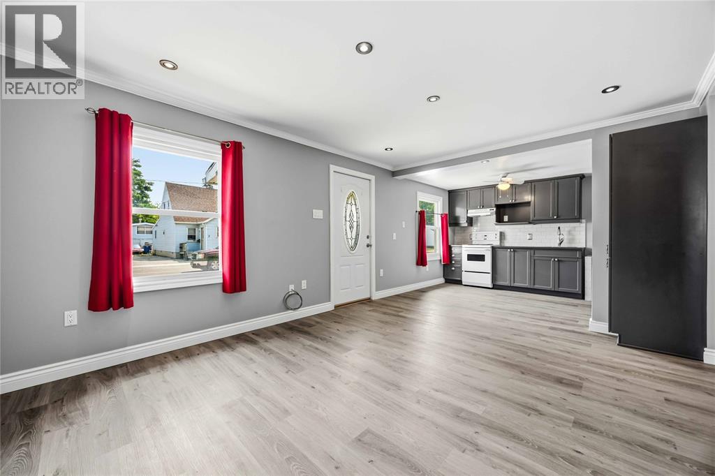 6 McNaughton AVENUE Wallaceburg Ontario Canada N8A1R8 5