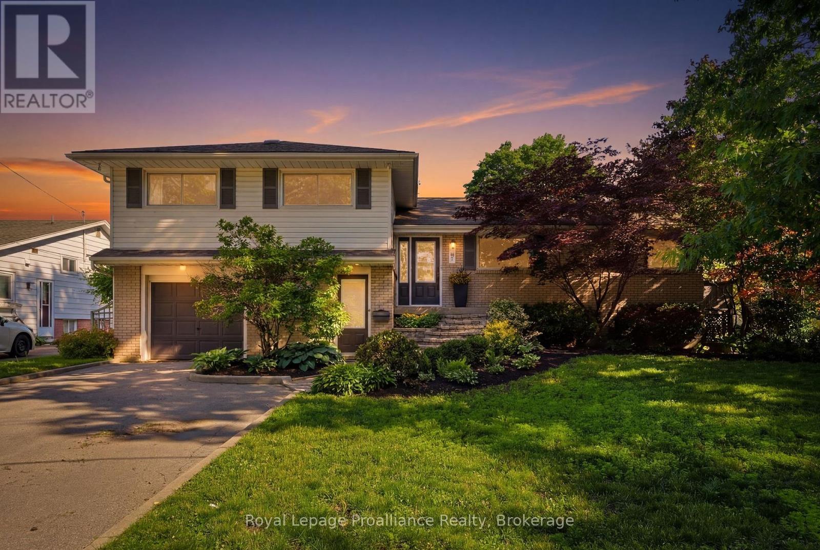 25 SOUTHWOOD CRESCENT, Belleville, Ontario