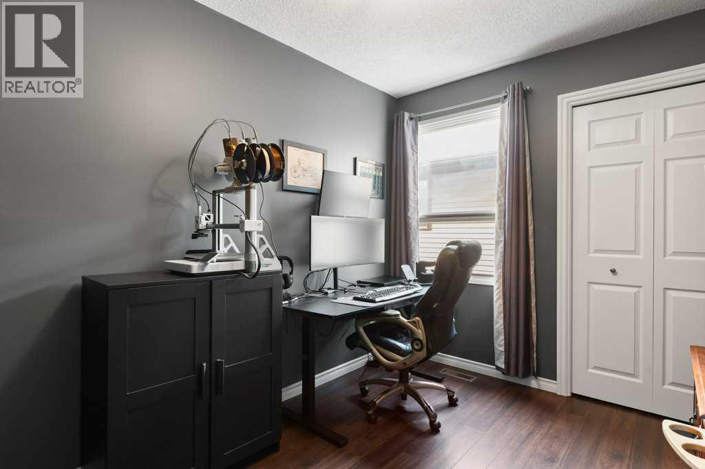 167 Deerpath Court SE, Calgary, Alberta  T2J 6K9 - Photo 12 - A2331939