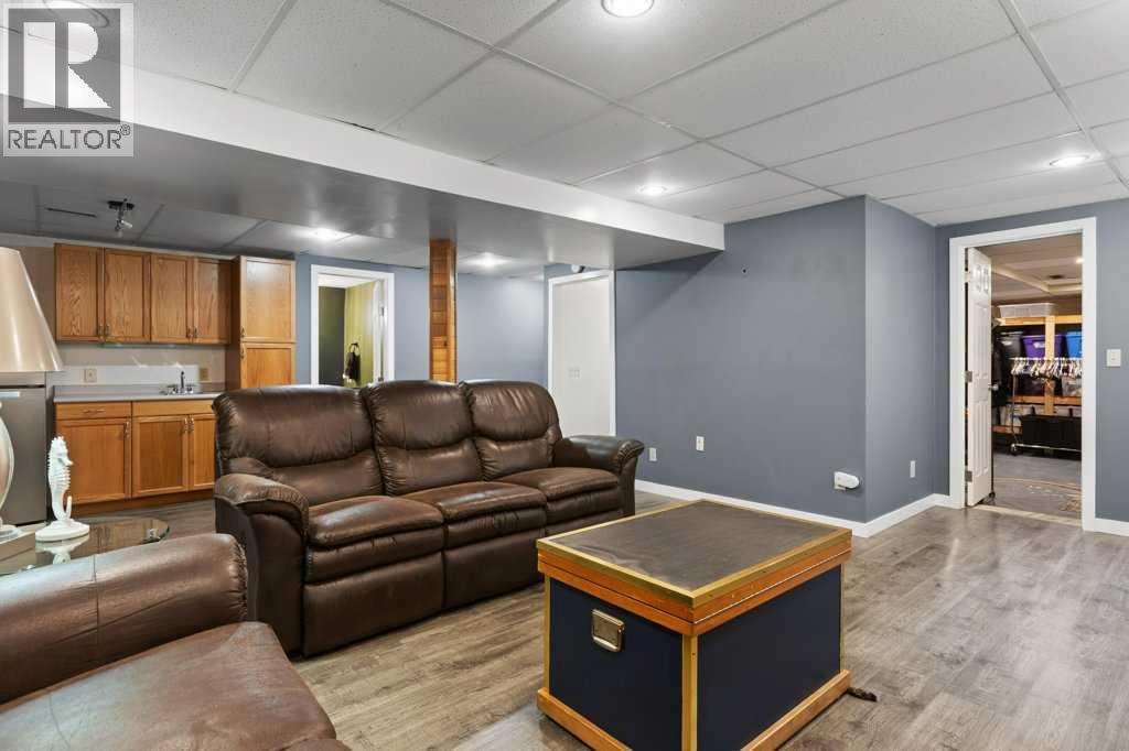 167 Deerpath Court SE, Calgary, Alberta  T2J 6K9 - Photo 18 - A2331939