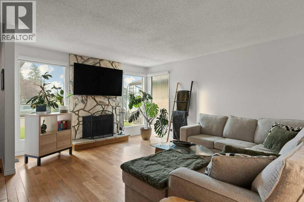 167 Deerpath Court SE, Calgary, Alberta  T2J 6K9 - Photo 4 - A2331939