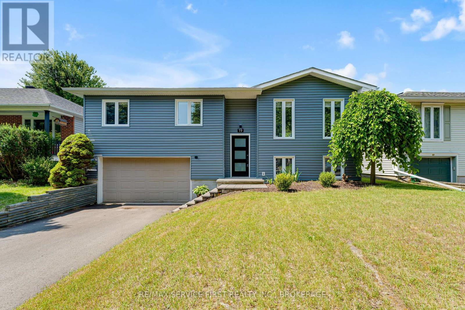 19 HERITAGE DRIVE, Loyalist, Ontario
