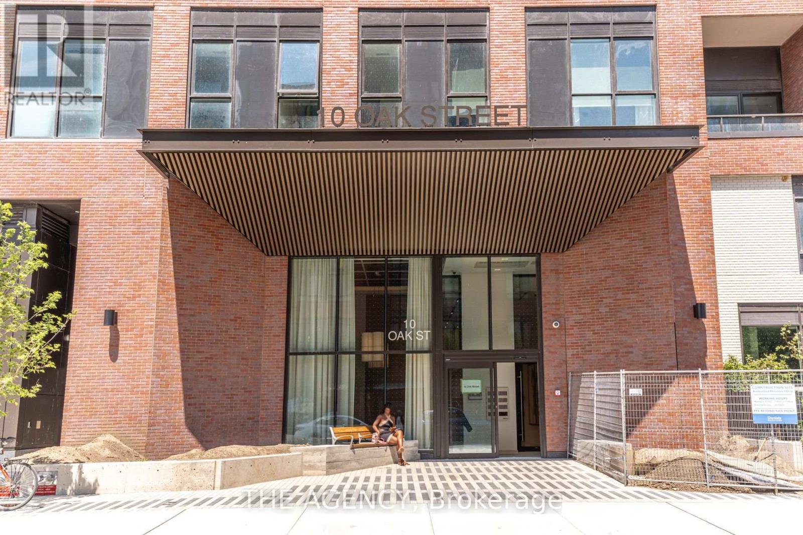 2003 - 10 OAK STREET, Toronto, Ontario