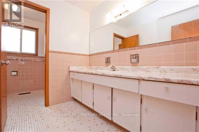 155 Pleasant View Drive, Toronto, Ontario  M2J 3R3 - Photo 11 - C13607922