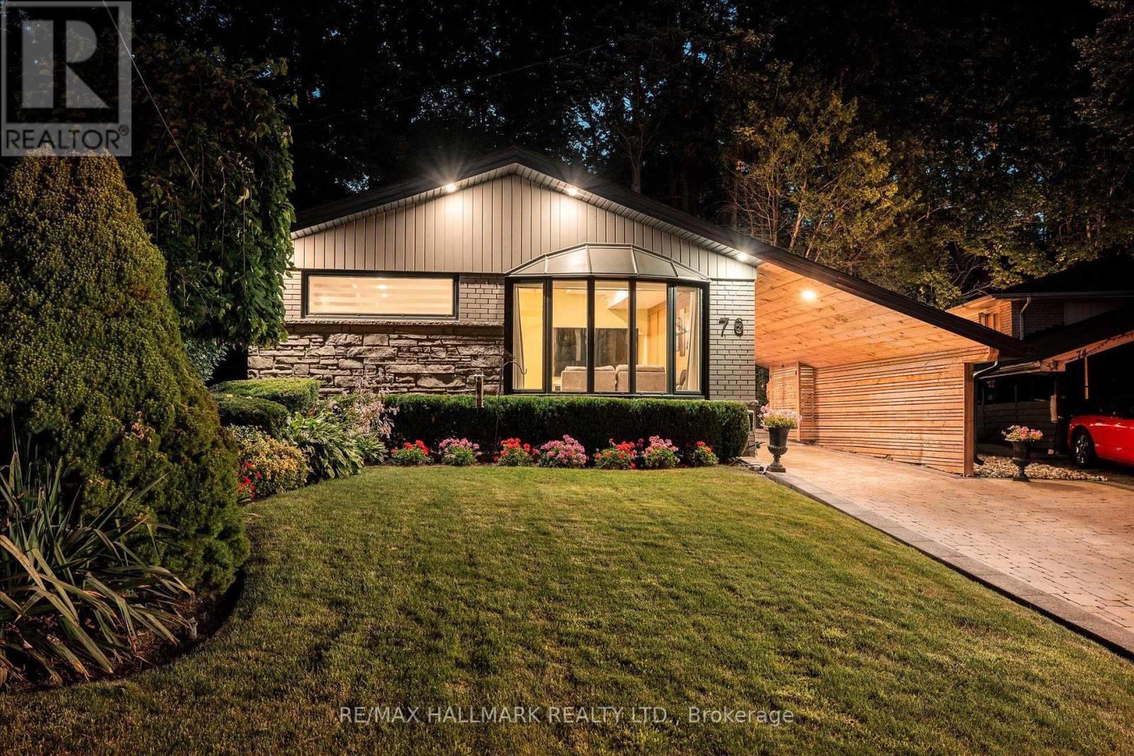 <div class="slider-price">$899,000</div><p>76 Felicity Drive, Toronto, Ontario</p>