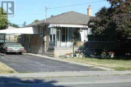 <div class="slider-price">$849,900</div><p>1507 Pharmacy Avenue, Toronto, Ontario</p>