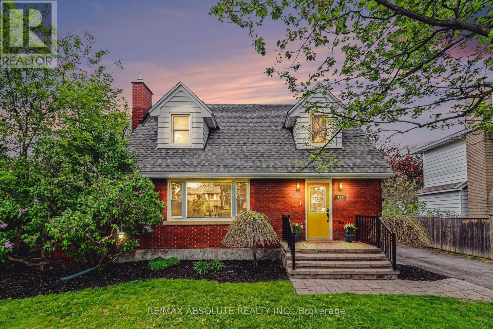 805 SMYTH ROAD, Ottawa, Ontario