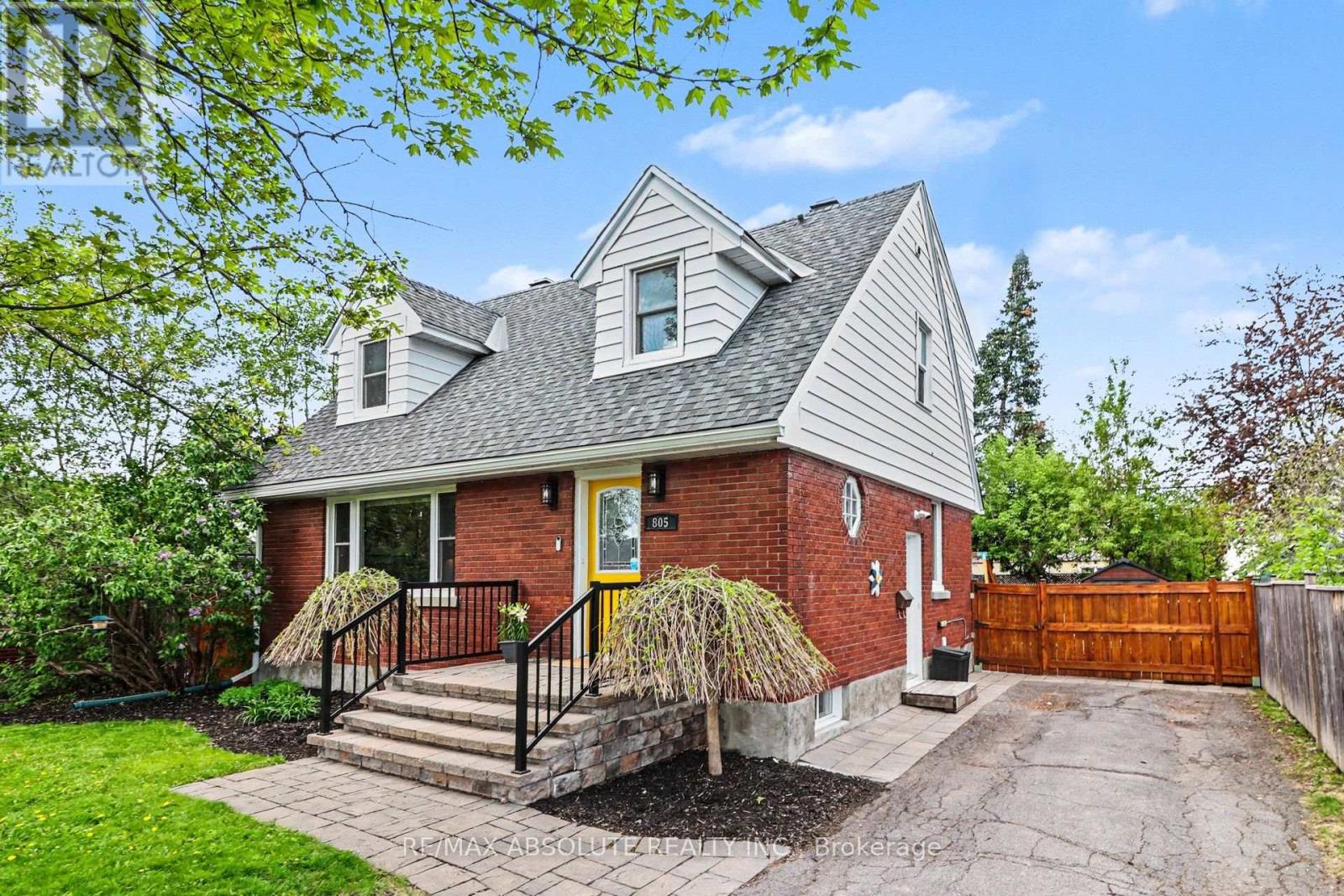 805 Smyth Road, Ottawa, Ontario  K1G 1P2 - Photo 3 - X13607900