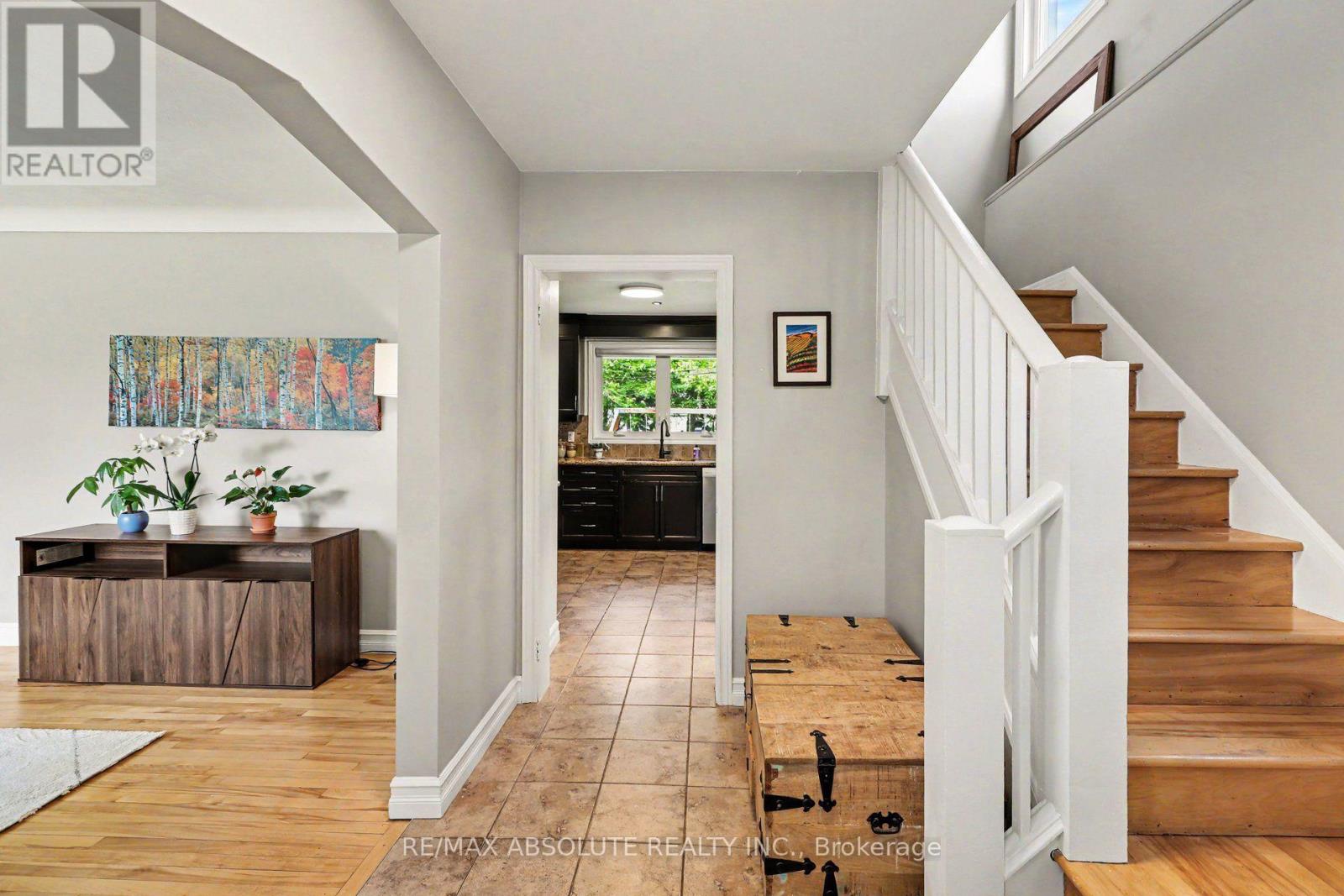 805 Smyth Road, Ottawa, Ontario  K1G 1P2 - Photo 6 - X13607900