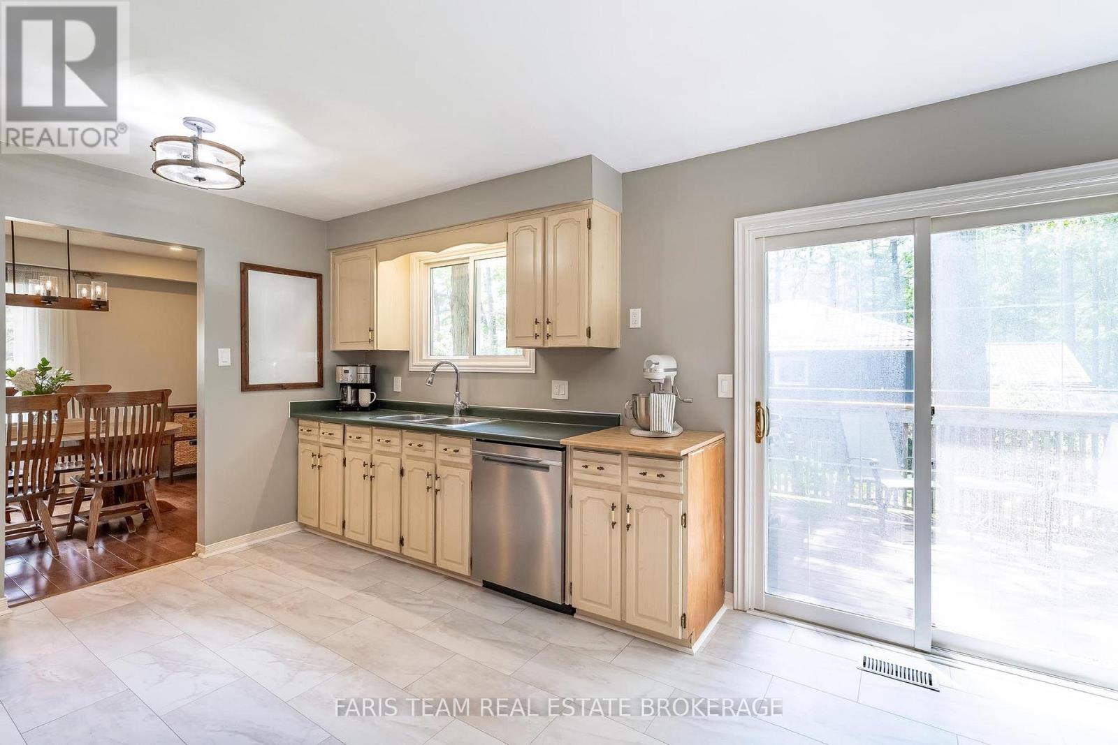 1202 Sunnidale Road, Springwater (Centre Vespra), Ontario  L4M 4S4 - Photo 4 - S13607854