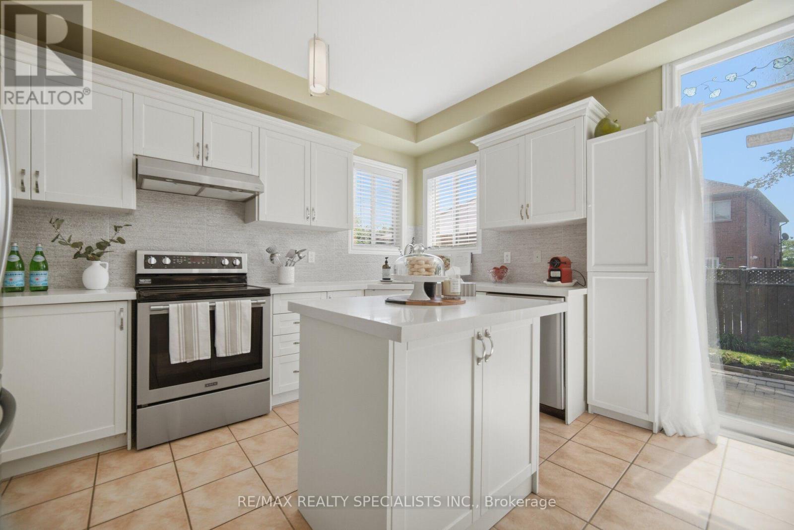 3512 Positano Place, Mississauga, Ontario  L5M 6Y9 - Photo 7 - W13607742