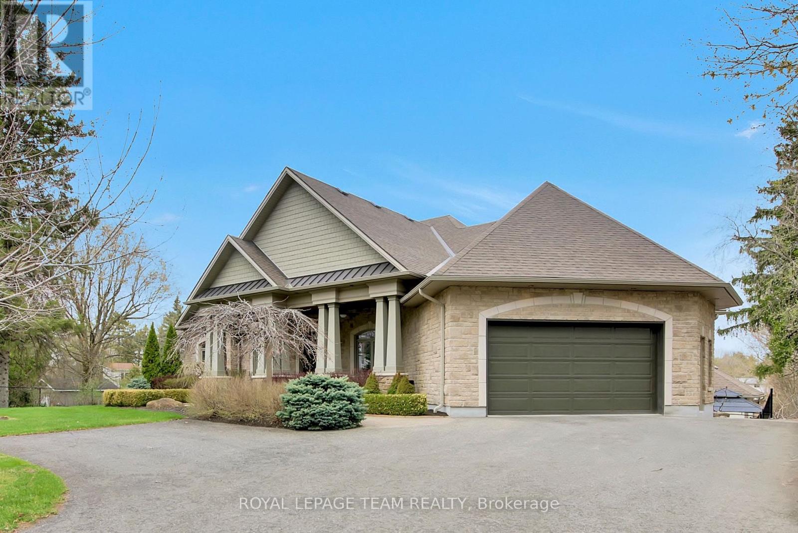 Manotick Village & Manotick Estates House for sale:  4 bedroom 3,000 sq.ft. (Listed 2026-07-26)