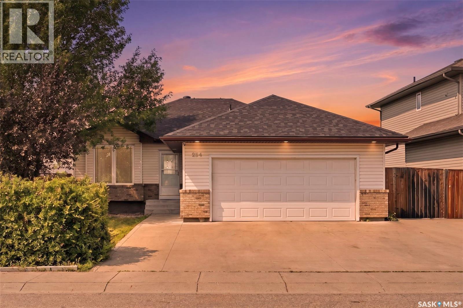 254 Denham Crescent, Saskatoon, Saskatchewan  S7R 1E8 - Photo 6 - SK043712
