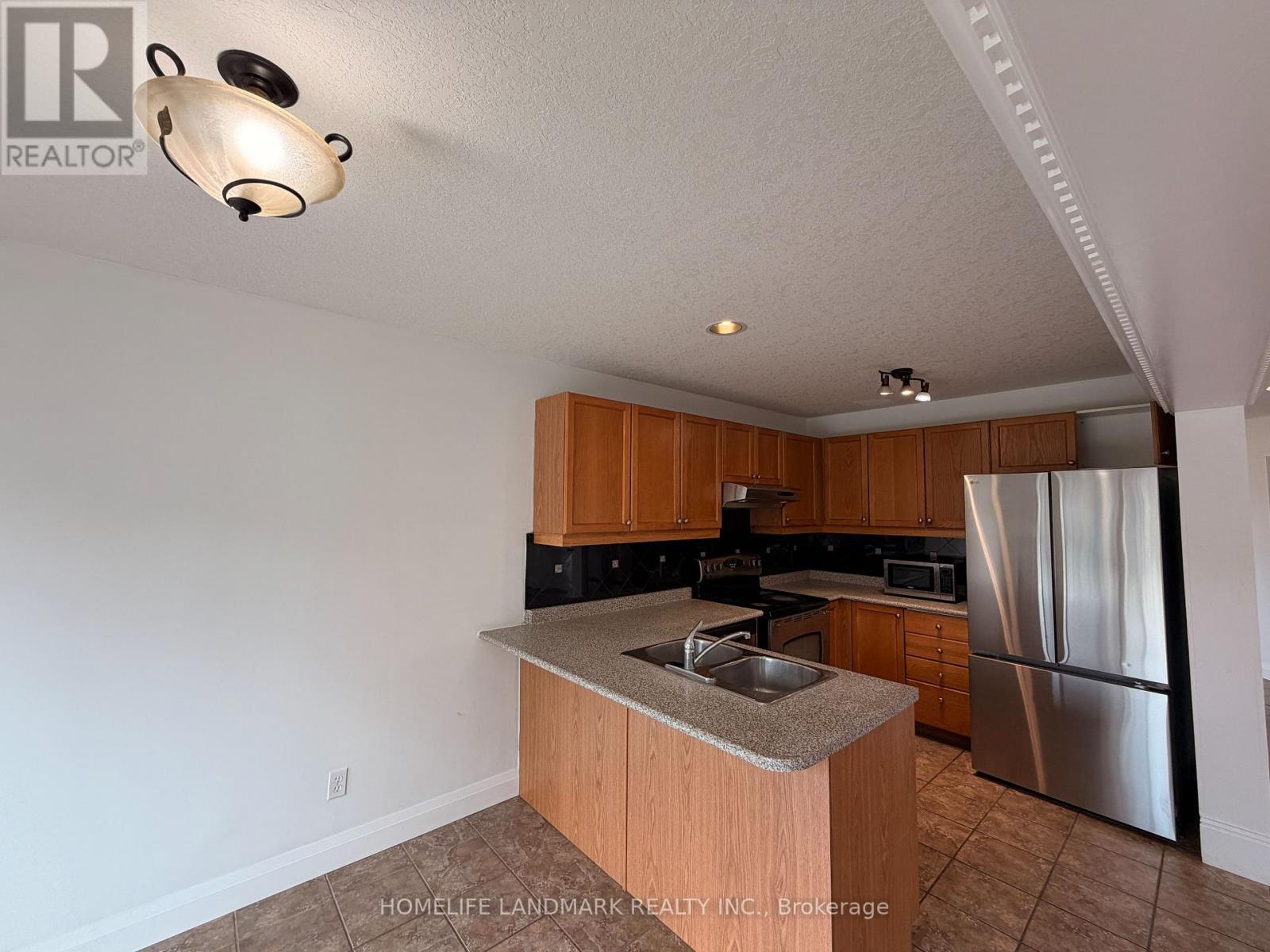 921 Windflower Place, Kitchener, Ontario  N2E 4B3 - Photo 3 - X13607840