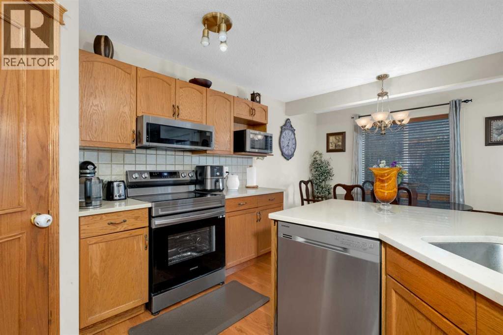 373 Bridlewood Avenue SW, Calgary, Alberta  T2Y 4H5 - Photo 3 - A2323923
