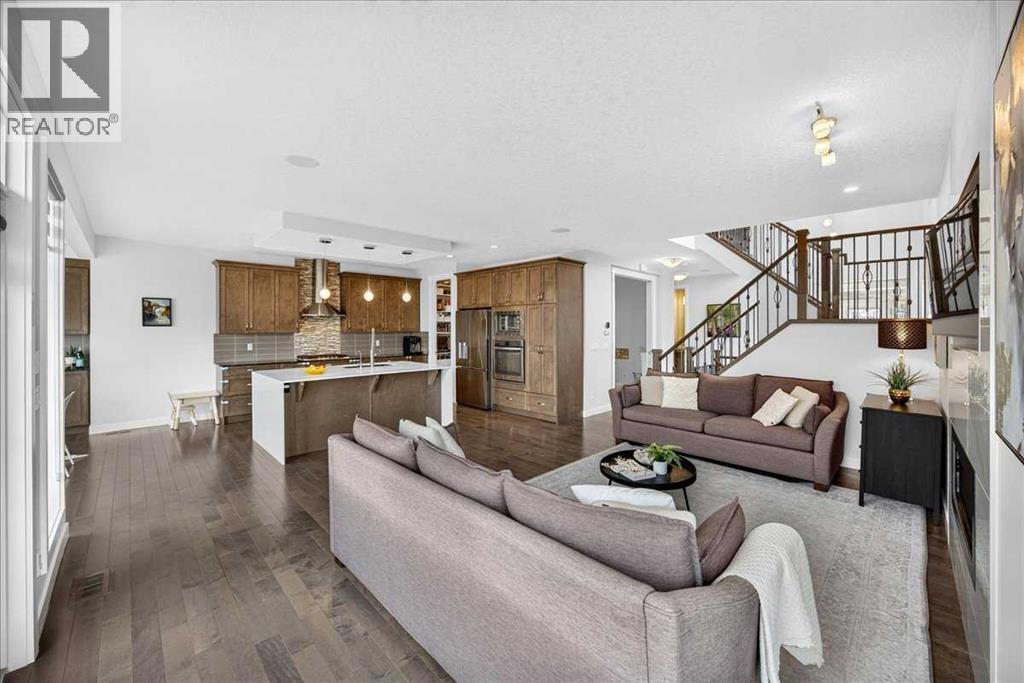 546 Sherwood Boulevard NW, Calgary, Alberta  T3R 0R7 - Photo 6 - A2329491