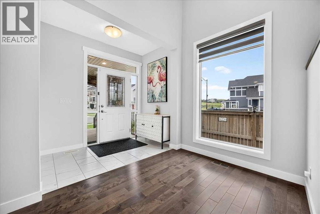 546 Sherwood Boulevard NW, Calgary, Alberta  T3R 0R7 - Photo 3 - A2329491