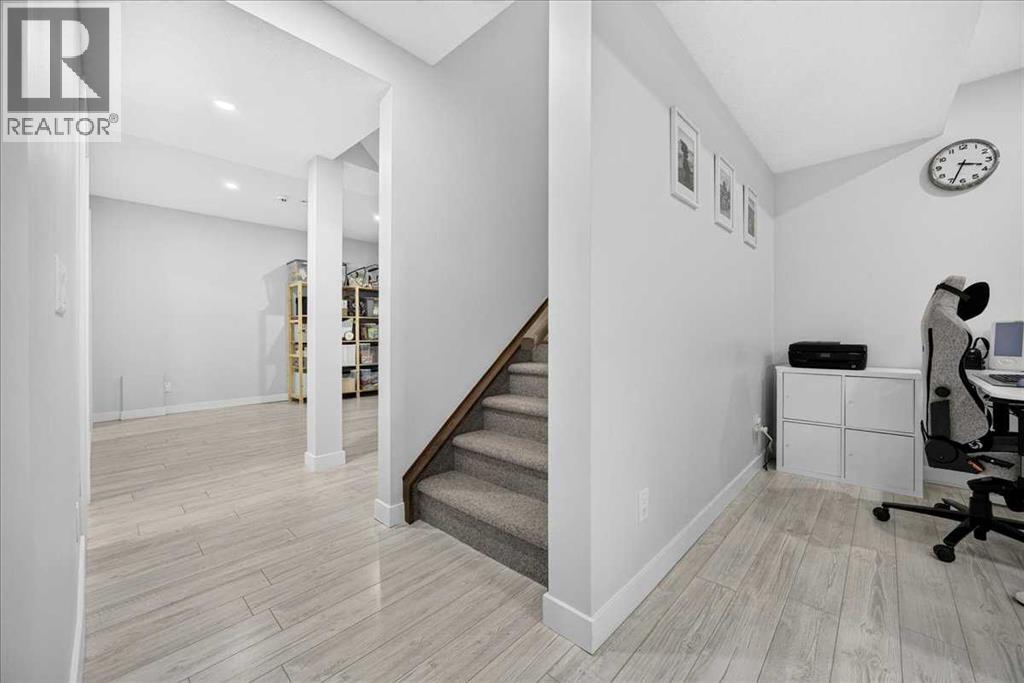 546 Sherwood Boulevard NW, Calgary, Alberta  T3R 0R7 - Photo 36 - A2329491