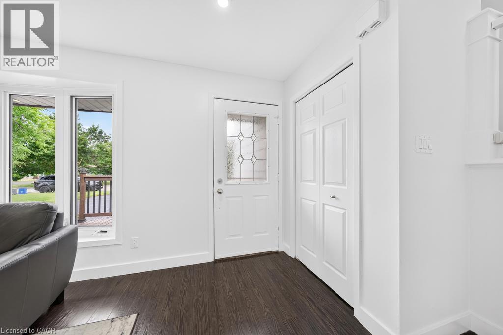 8 Acadia Crescent, St. Catharines, Ontario  L2P 1H8 - Photo 4 - 40846970