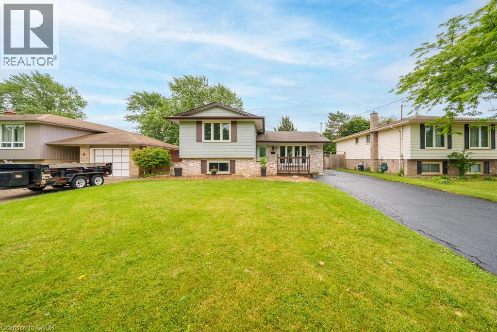 8 Acadia Crescent, St. Catharines, Ontario  L2P 1H8 - Photo 2 - 40846970