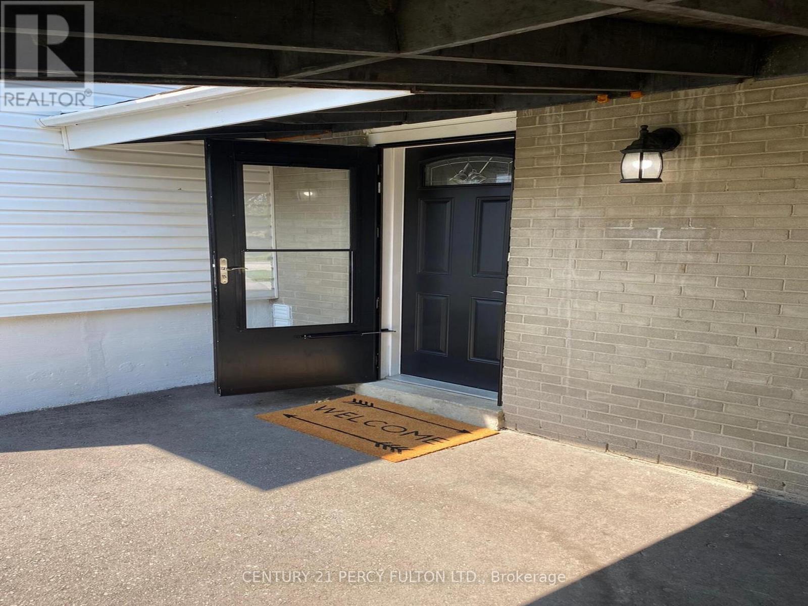 876 Antonio Street, Pickering, Ontario  L1W 1T3 - Photo 2 - E13607662